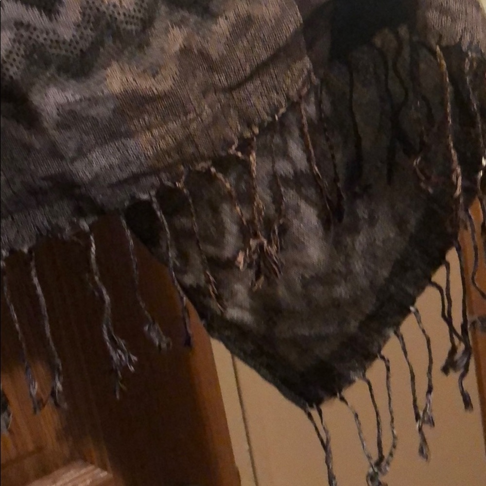 Scarf - Picture 2 of 3